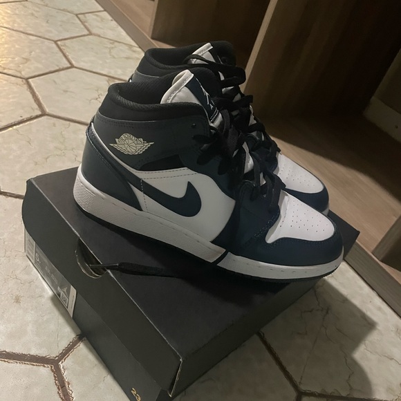 Air Jordan 1 mid GS| armory navy - Picture 2 of 5
